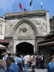 Kapalı Çarşı, dünyanın en büyük ve en eski kapalı alışveriş merkezlerinden birisidir.